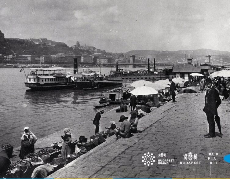 The Danube and Budapest: A Changing Relationship Through the Lens of Fortepan and Valyo