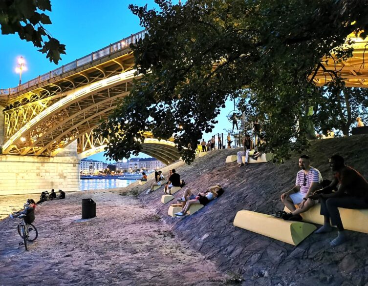 New Seating Areas Revitalize Unused Spaces Along the Danube