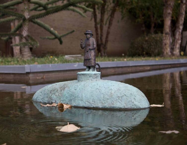 The Mysterious Kolodko Mini-Statue: Queen Elizabeth II on a Submarine in Budapest