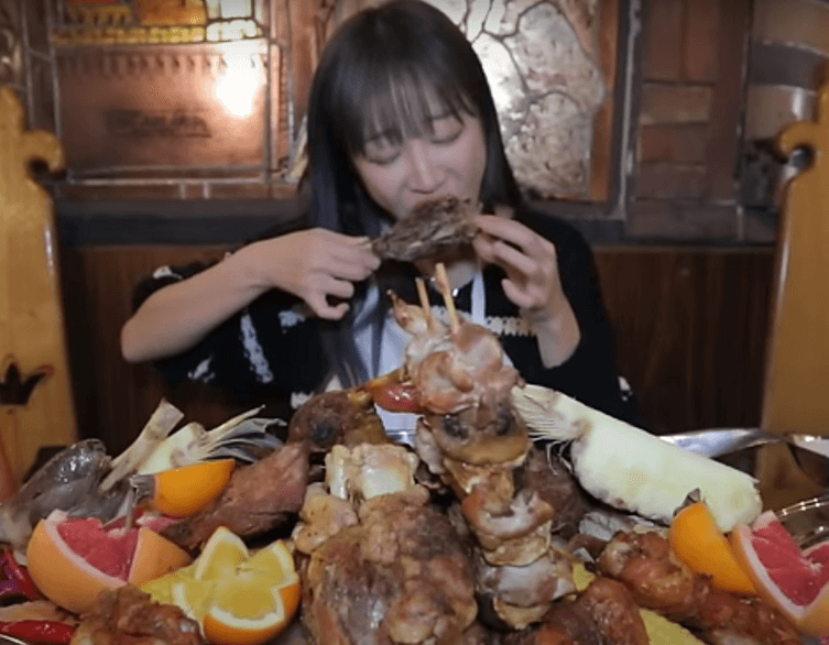 Korean Influencer Devours Budapest