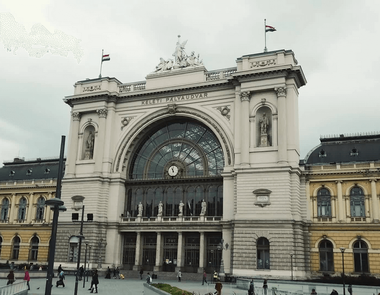 YouTuber Explores Hidden Depths of Budapest's Keleti Railway Station