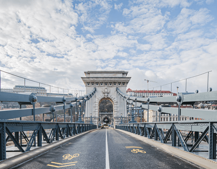 Hollywood Returns to Budapest: Iconic Chain Bridge Closed for Filming