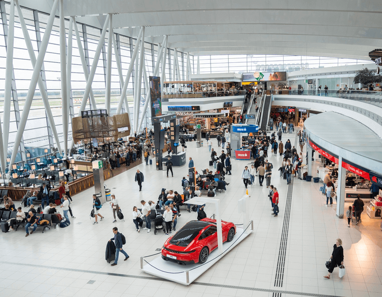The heart of the airport: the SkyCourt