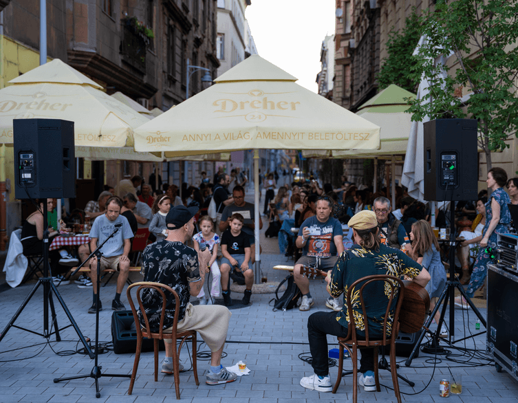 Discover Budapest’s Summer Music Secret: The Bacsó Bár Concert Series