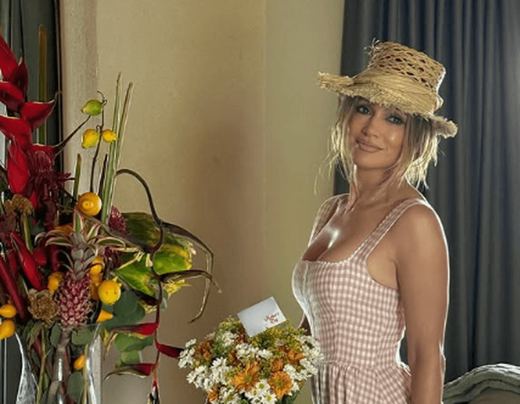 Jennifer Lopez in Budapest: In The Center Even Off-Stage
