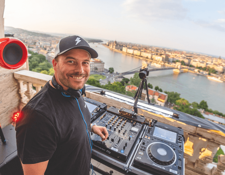 Metha – Sunset DJ Set at Várkert Bazár: An Unmissable Free Electronic Music Experience
