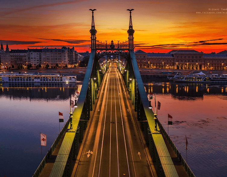 Discover Budapest's Hidden Photography Gems: Rizsavi Tamás Exhibition at Viadukt Bar