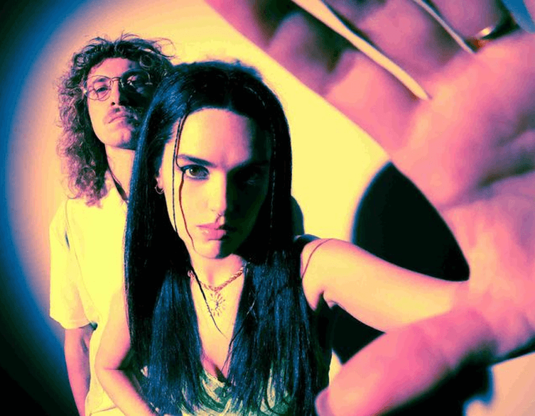ATZUR Live in Budapest: Alternative Pop Duo Brings High-Energy Performance to Dürer Kert