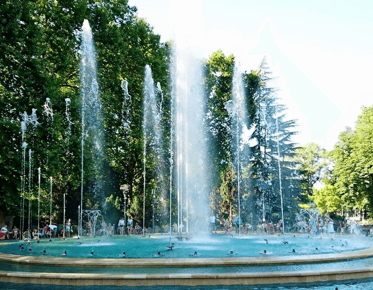 Budapest's Musical Fountain: Where Water Dances to the Beat
