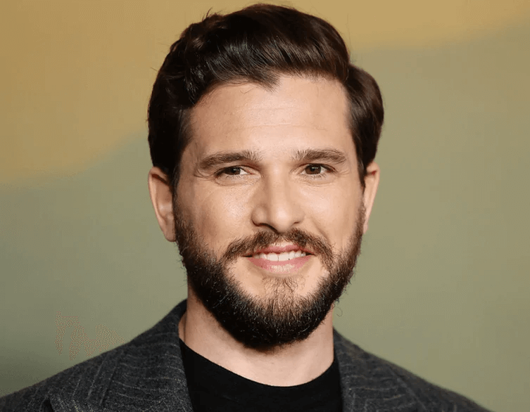 Game of Thrones Star Kit Harington Spotted Having Breakfast in Budapest