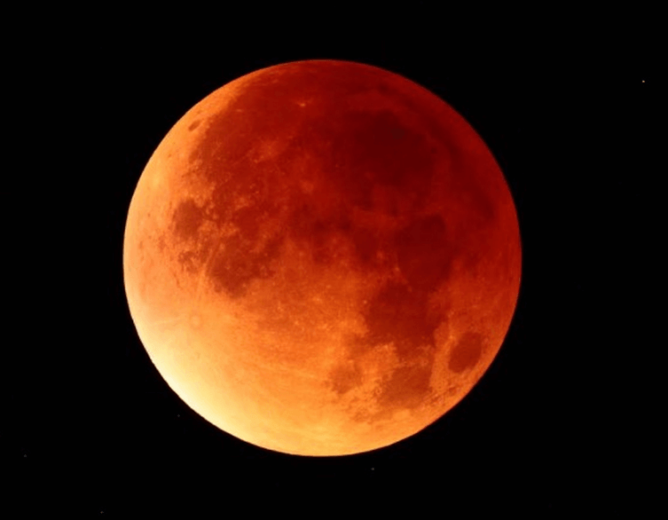 The Blood Moon Spectacle: Budapest's September 7th Celestial Show You Can't Miss
