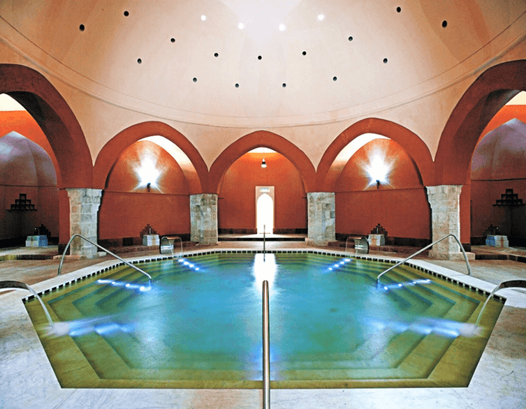 The magnificent octagonal central pool