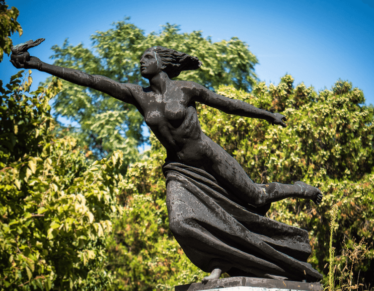 Departing toward eternity: statue created by János Horvai