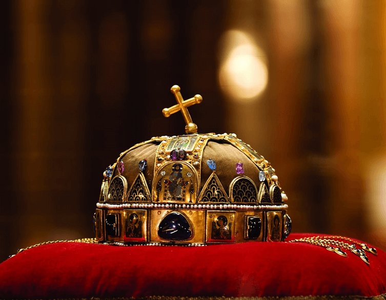Inktober Budapest Inspiration: The Legendary Holy Crown