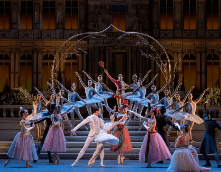 Experience World-Class Culture in Budapest: Your Guide to Metropolitan Opera, Royal Ballet, and National Theatre Live at Uránia