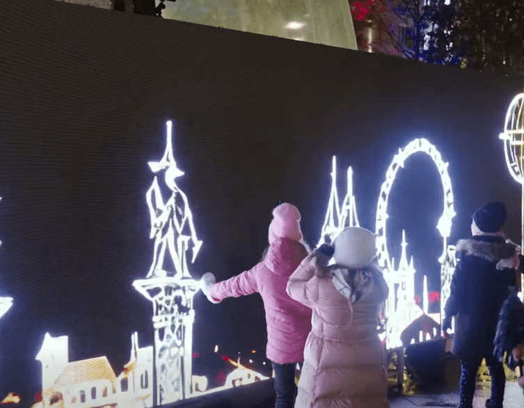 AI-powered LED wall at  Vörösmarty Classic Christmas Market 