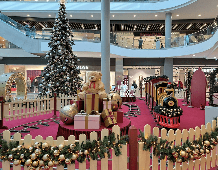 Budapest's Most Dazzling Christmas Trees 2025 – Scavenger Hunt for Tree Hunters!