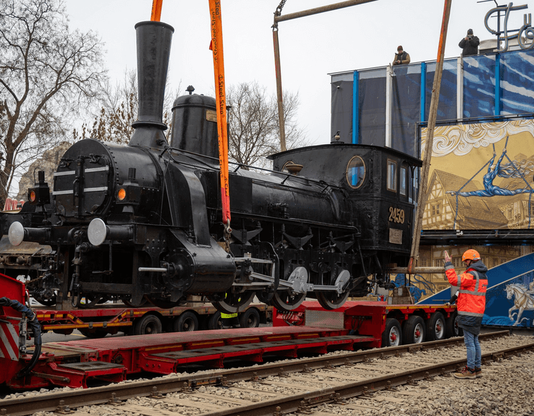 When Steam Meets Starlight: The Century-Old Locomotive Welcoming Visitors to Budapest’s Great Circus