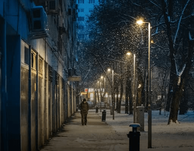 Budapest Blizzard Warnings: Gale Force Snow Drifts and Road Hazards Explained