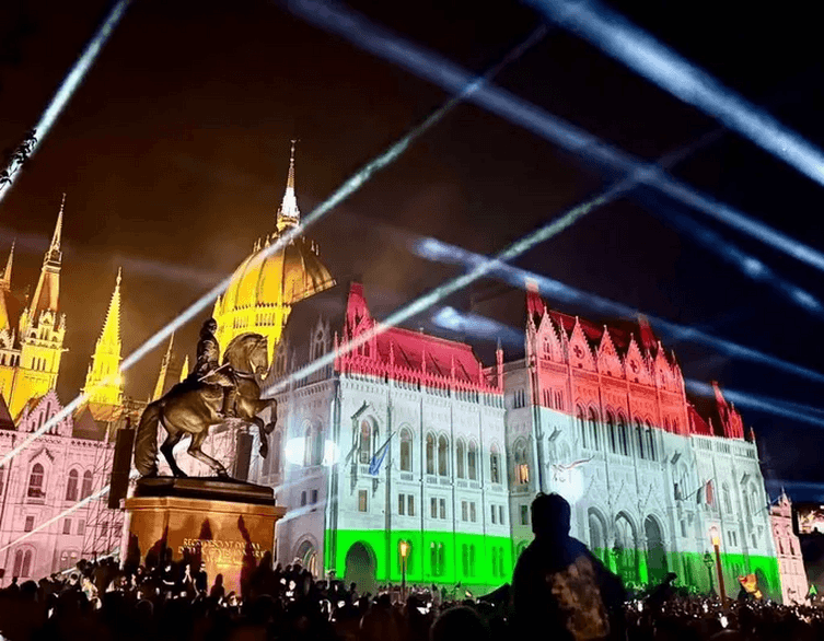 Elektro party by the Parliament