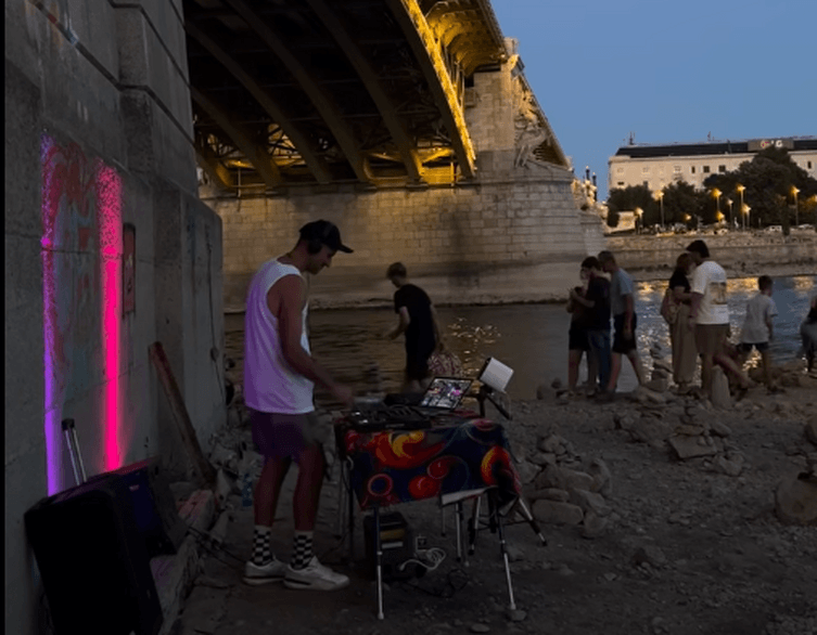 Party int the river bed